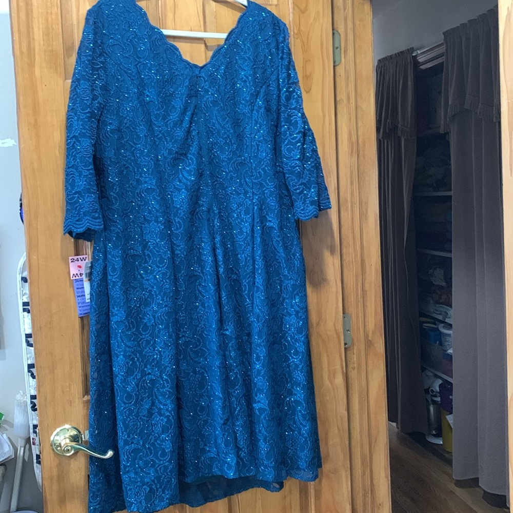 Dress - Picture 2 of 6